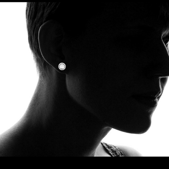 ๐HPx2๐ 3.44 CTTW Halo Stud Earrings w/ Swarovski Elements - Picture 2 of 4